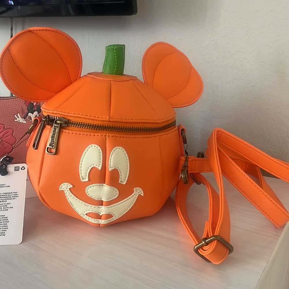 Mick-O-Lantern Halloween Purse. Pumpkin purse